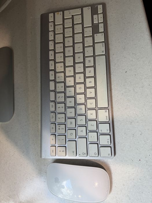 Apple iMac 21.5” (2013) / i5 / 8GB / 1TB мышь+клавиатура