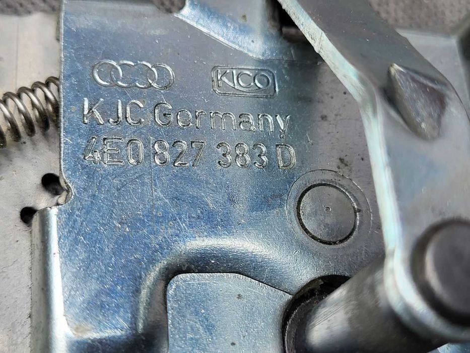AUDI A8 D3 zamek , dociąg klapy bagażnika .