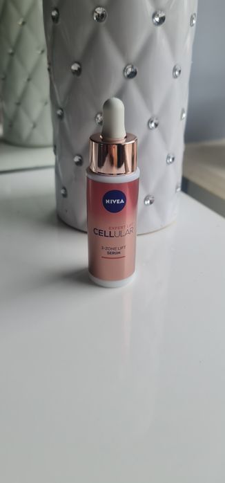 Nivea Liftingujące i eucerin serum do twarzy)