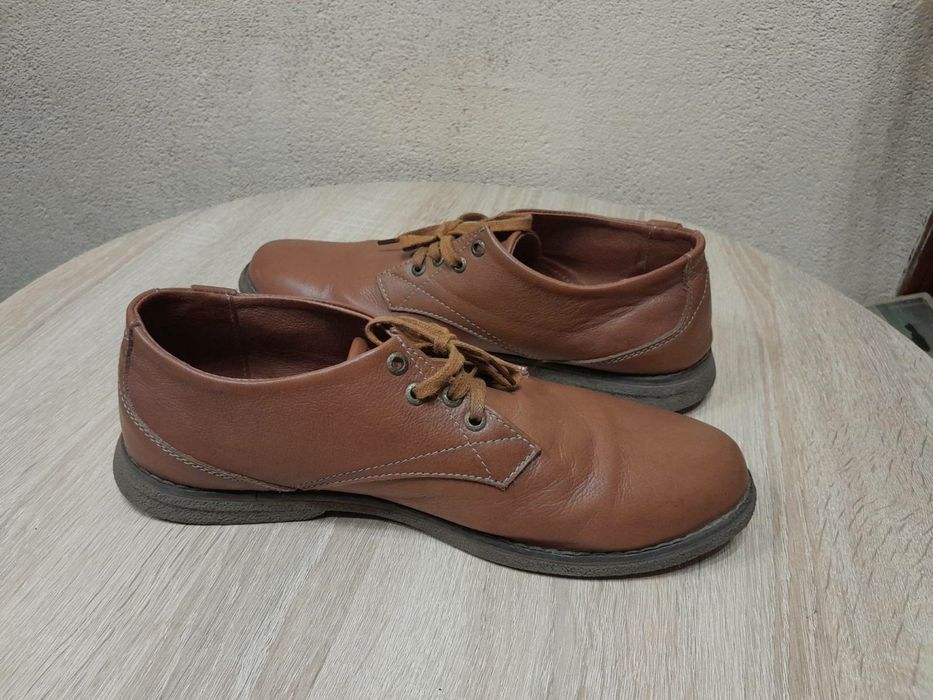 Чоловічі кожані туфлі 41 розміру виробника Levi's Strauss