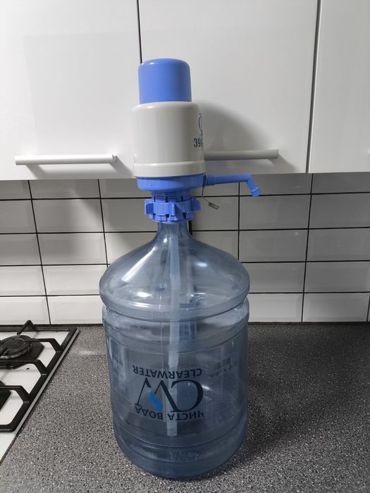 Бутлі 18.9 л.для води і помпа