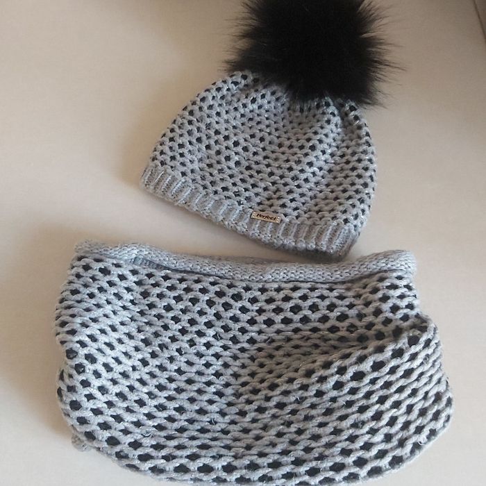 Sprzedam komplet zimowy czapka I komin