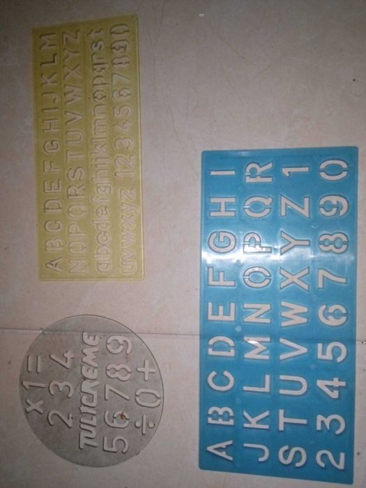 Réguas , transferidores, esquadros e letras manuais
