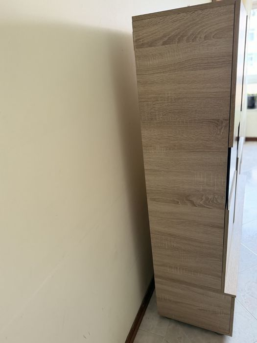 Móvel de sala moderno com espaço para TV