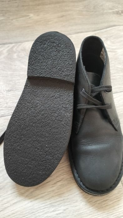 Шкіряні ботінки Clark’s 

Чудові зручні шкіряні ботінки фірми Clark’s.