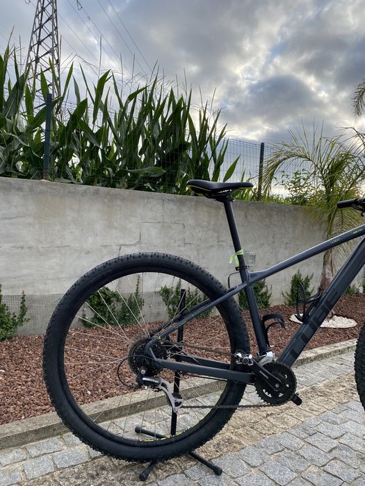 Bicicleta CUBE.   .