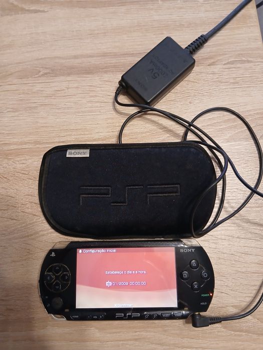 Sony PSP Slim + Carregador + Bolsa + 5 Jogos + Jogos na Memória