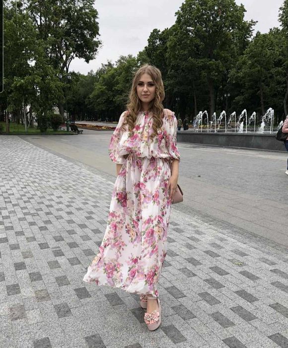Bardzo ładna, zwiewna sukienka jedwabna