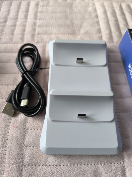 Stacja ładująca do kontrolerów PS5