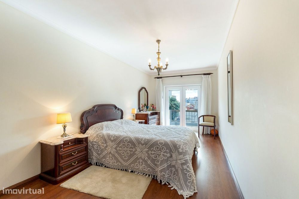 Apartamento T3 a 2 Minutos da Praia com Box Fechada e Churrasqueira em