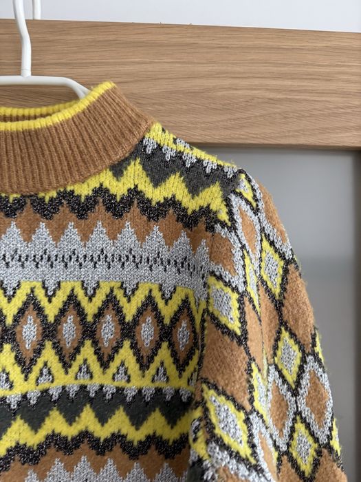 Sweter w print zara