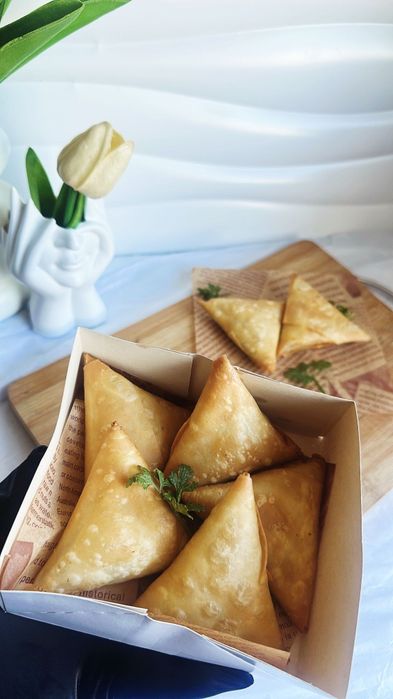 Salgados, chamusas de carne e crepes de legumes