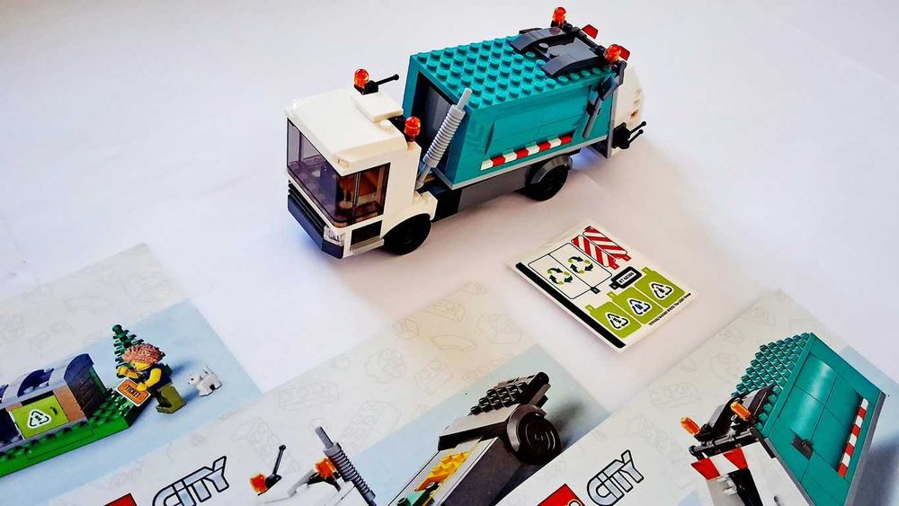 Lego City 60386 Recycling Truck em peças novas montado