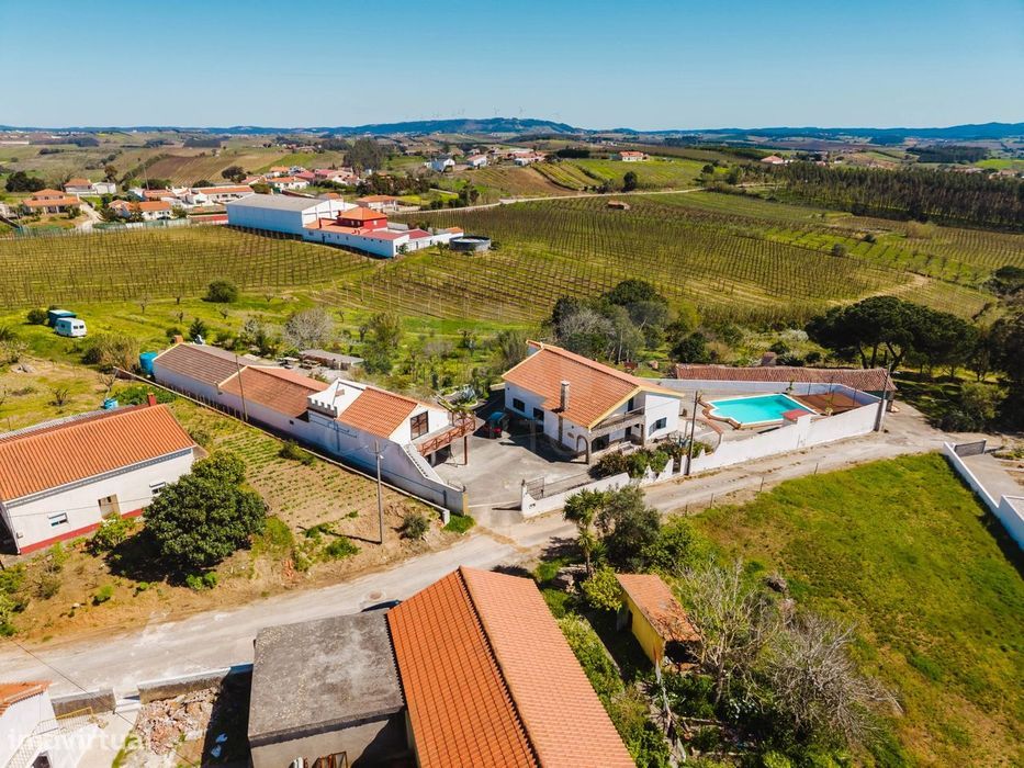 Propriedade com 7240m2 | Duas habitações | Piscina | Garagem | Anex...