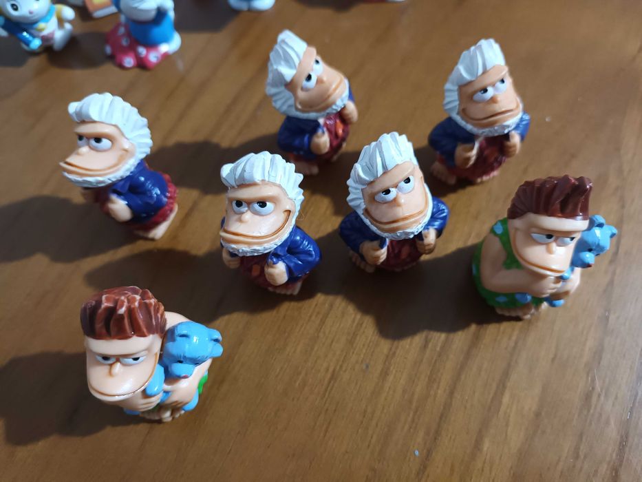 Conjunto vários bonecos ovos Kinder Surpresa antigos