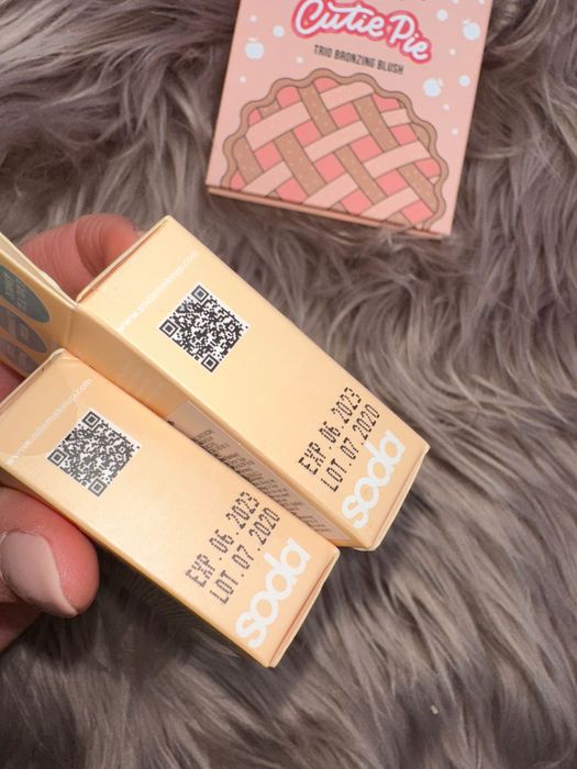Paletka Misslyn paletka róż bronzer do konturowania 3w1 + 2x bronzer Soda