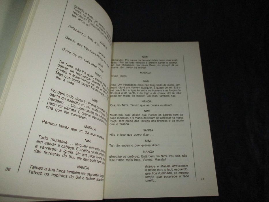 Livro A Revolta da Casa dos Ídolos Pepetela