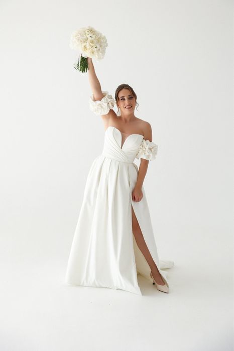 Весільна сукня Rose рукава та фата в подарунок