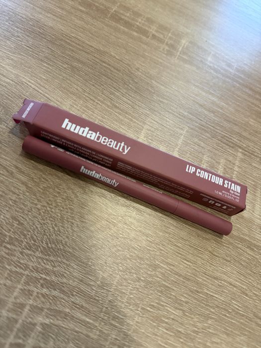 Олівець для губ Huda Beauty