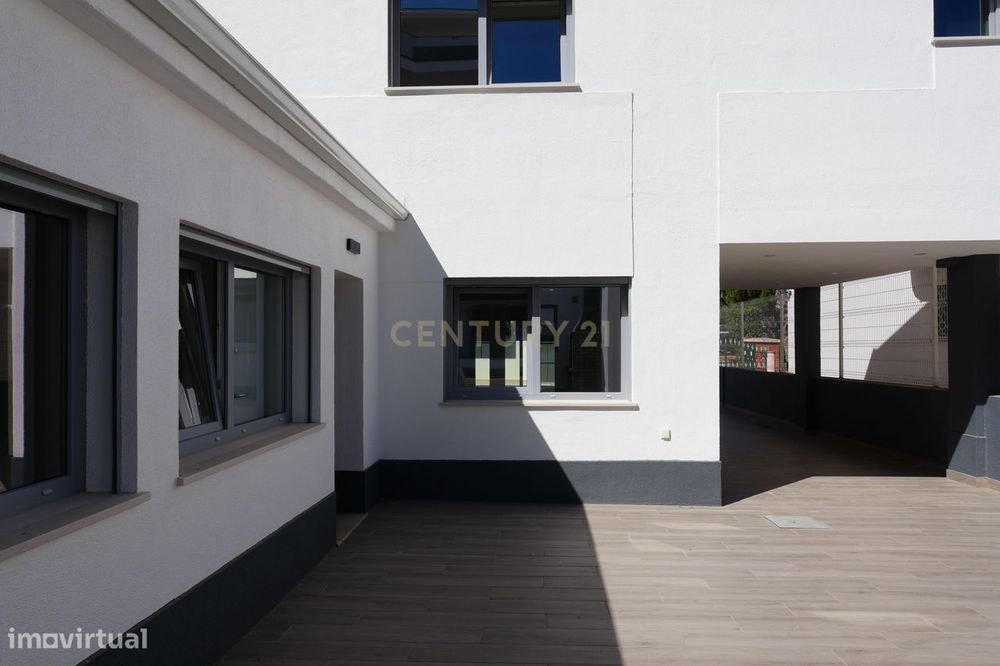 Luxuosa Moradia Nova na Costa da Caparica, Almada