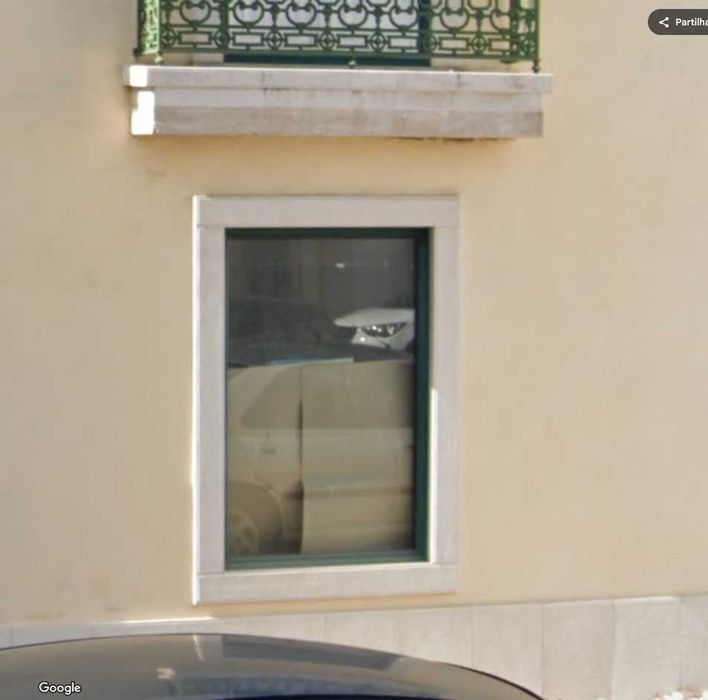 Janelas em alumínio verde, grandes dimensões