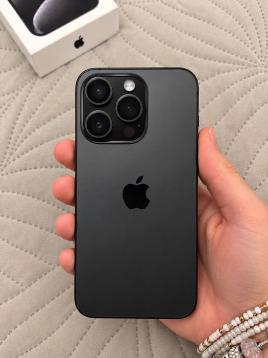 iPhone 15 Pro 128 GB Black Titanium + 5 etui + pudełko
