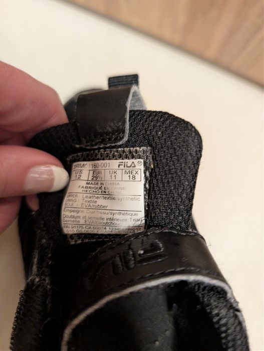 Obuwie dziecięce FILA, stan b. dobry, czarne rozm . 19,5