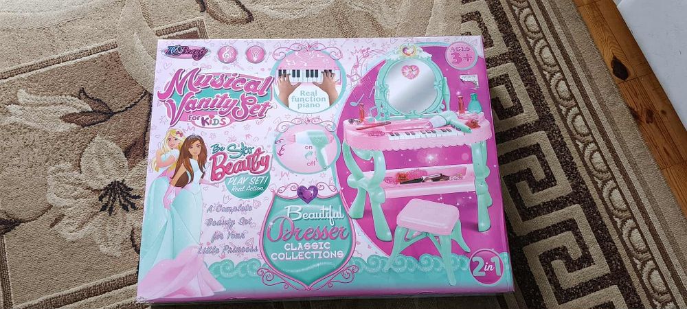 Toaletka dla małej dziewczynki 3 latka