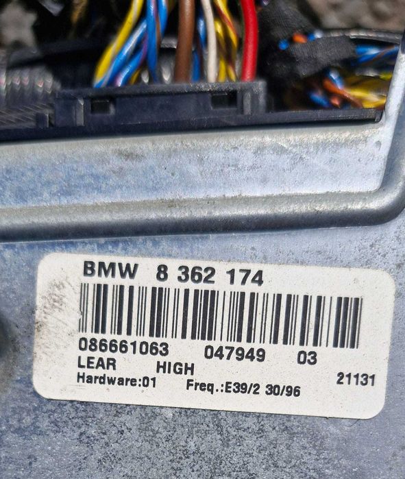 Nagłośnienie subwoofer wzmacniacz HAES wiązka BMW E39 touring kombi.