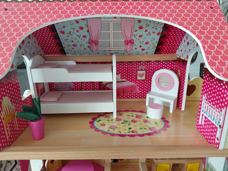Domek dla lalek z mebelkami