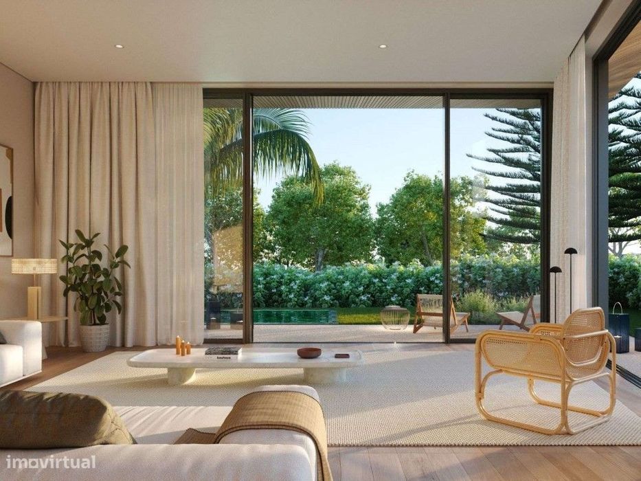 Apartamento T3 com terraço e estacionamento em Carcavelos