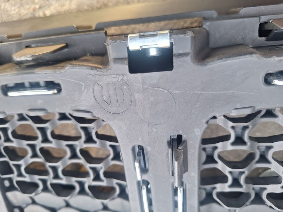 Jeep Compas Renegade grill orginał rok jak nowy 14-18