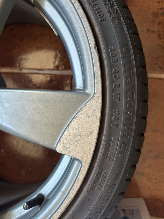 Pneus e Jantes em bom estado