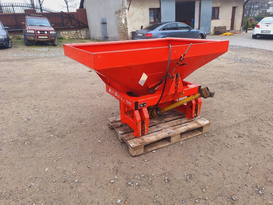 Rozsiewacz nawozu Rauch MDS 901  stan bdb hydraulika