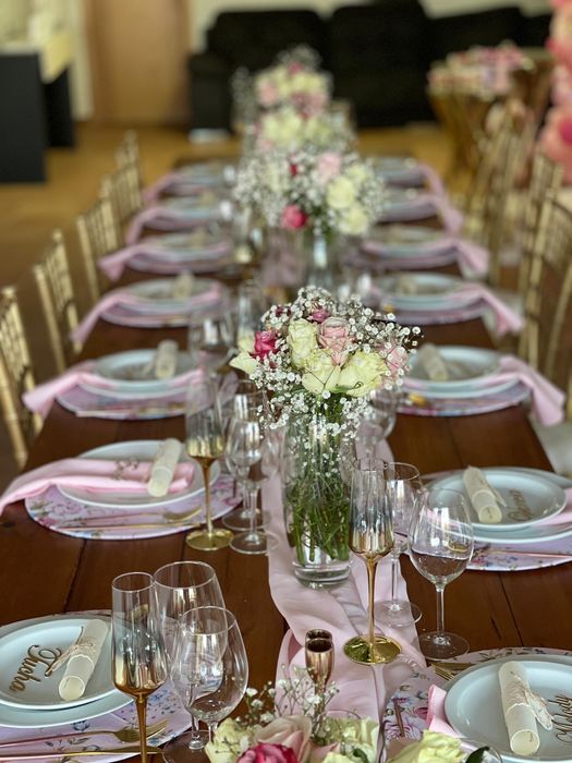 Aluguer mesas cadeiras chapéus de sol outros