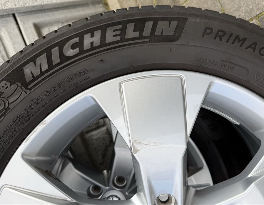 Oryginał felgi Volvo R-design 5x108 7,5J ET50 XC40 XC60 235/55R18 lato