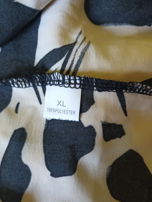 Sukienka z bufiastymi rękawami roz L/ XL.