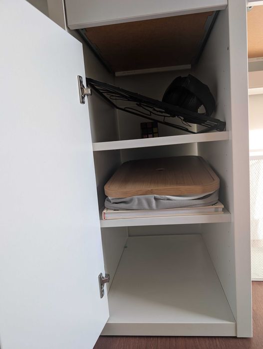 Conjunto Ikea: Secretária micke, cadeira giratória e quadro skadis combinação