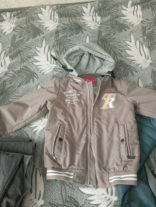 Продам куртки желетка