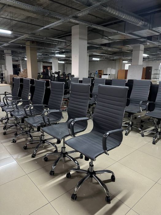 РОЗПРОДАЖ офісних крісел директорські комп’ютерні крісла для персоналу