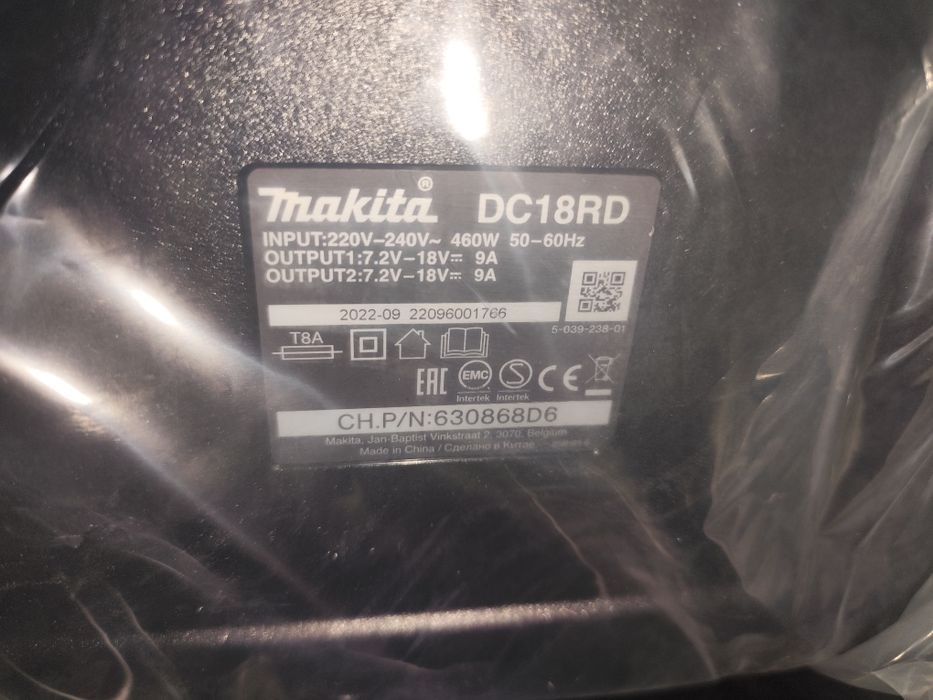 Carregador de baterias e duas baterias 4Ah MAKITA