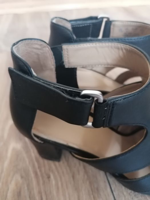 Sandałki na obcasie rozm 37