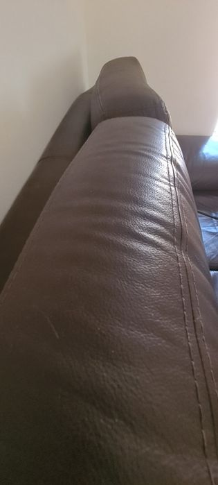 Sofá em pele de 2 lugares