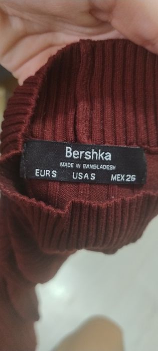 бордовий гольф для дівчинки.