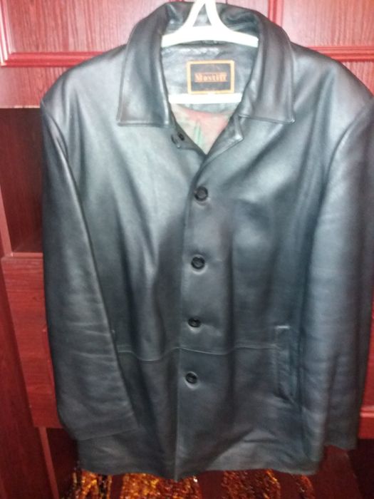 Продам шкіряну куртку в хорошому стані