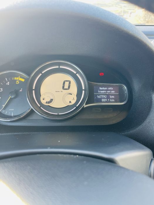 Renault Megane GrandTour 2016 — económica, tratada e com tanque cheio