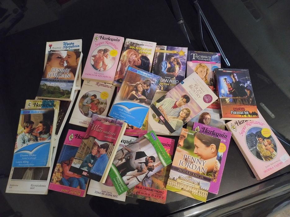 Książki Harlequin 25 sztuk za 22 PLN