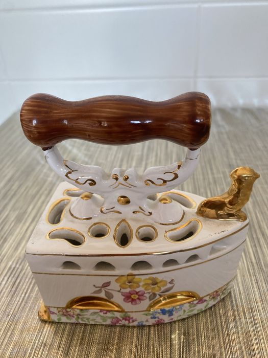 Ferro antigo de porcelana trabalhao de alcobaça