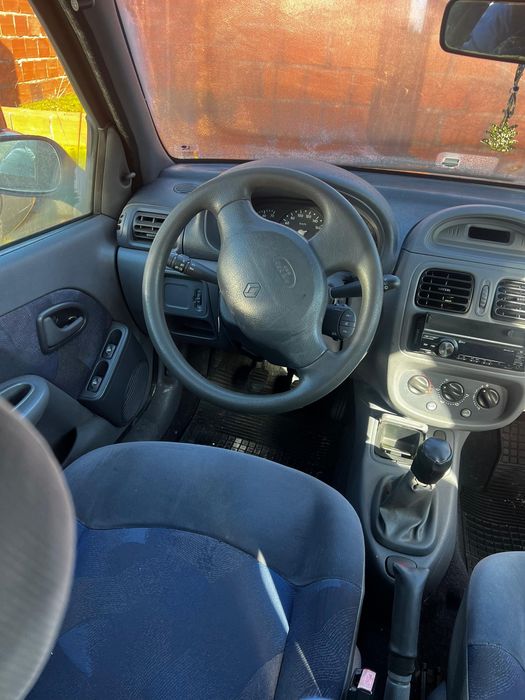 Renault clio 2 hatchback 1.2 1998