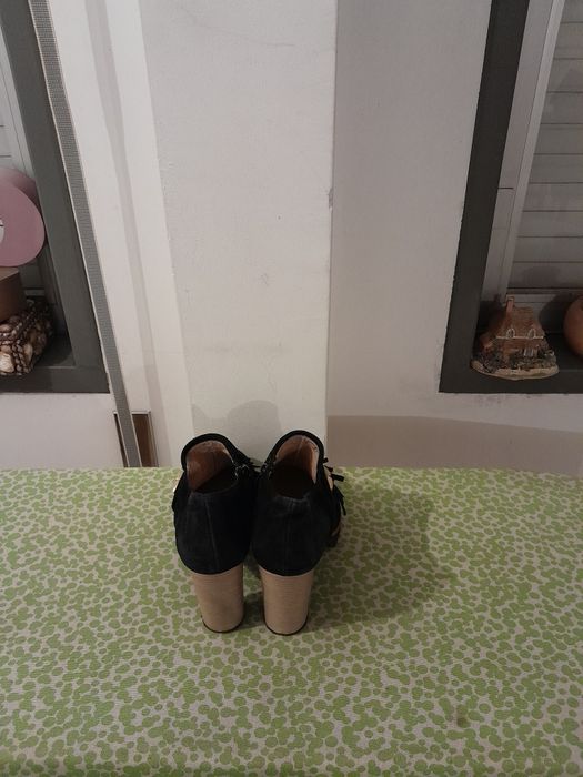 Vendo Sapatos de Senhora muito bonitos como novos